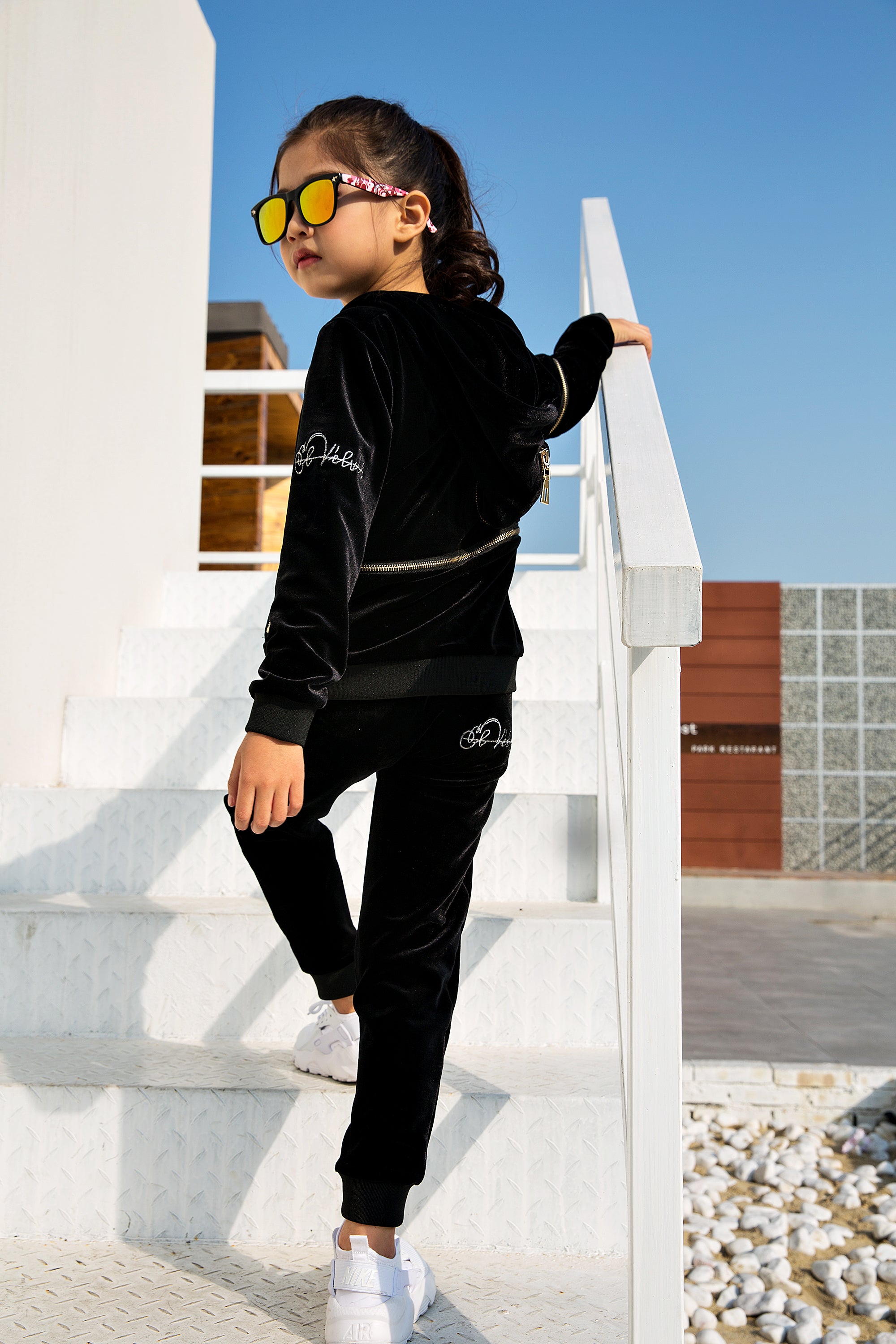 Kids Black Vélvét Full Tracksuit-Boys & Girls